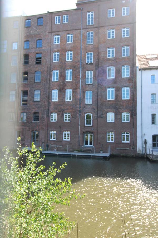 Neu! Einmaliges Loft Im Binnenhafen - Hafenblick! Hamburg-Harburg Exteriör bild